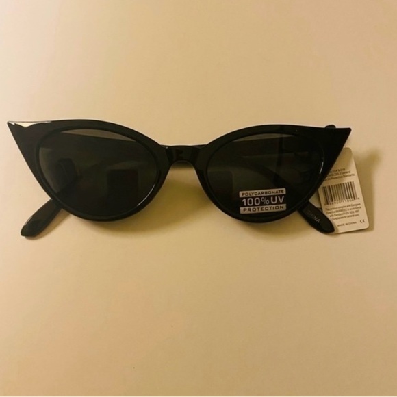 Accessory Bundle-Beach Hat and Sunglasses - Picture 9 of 10